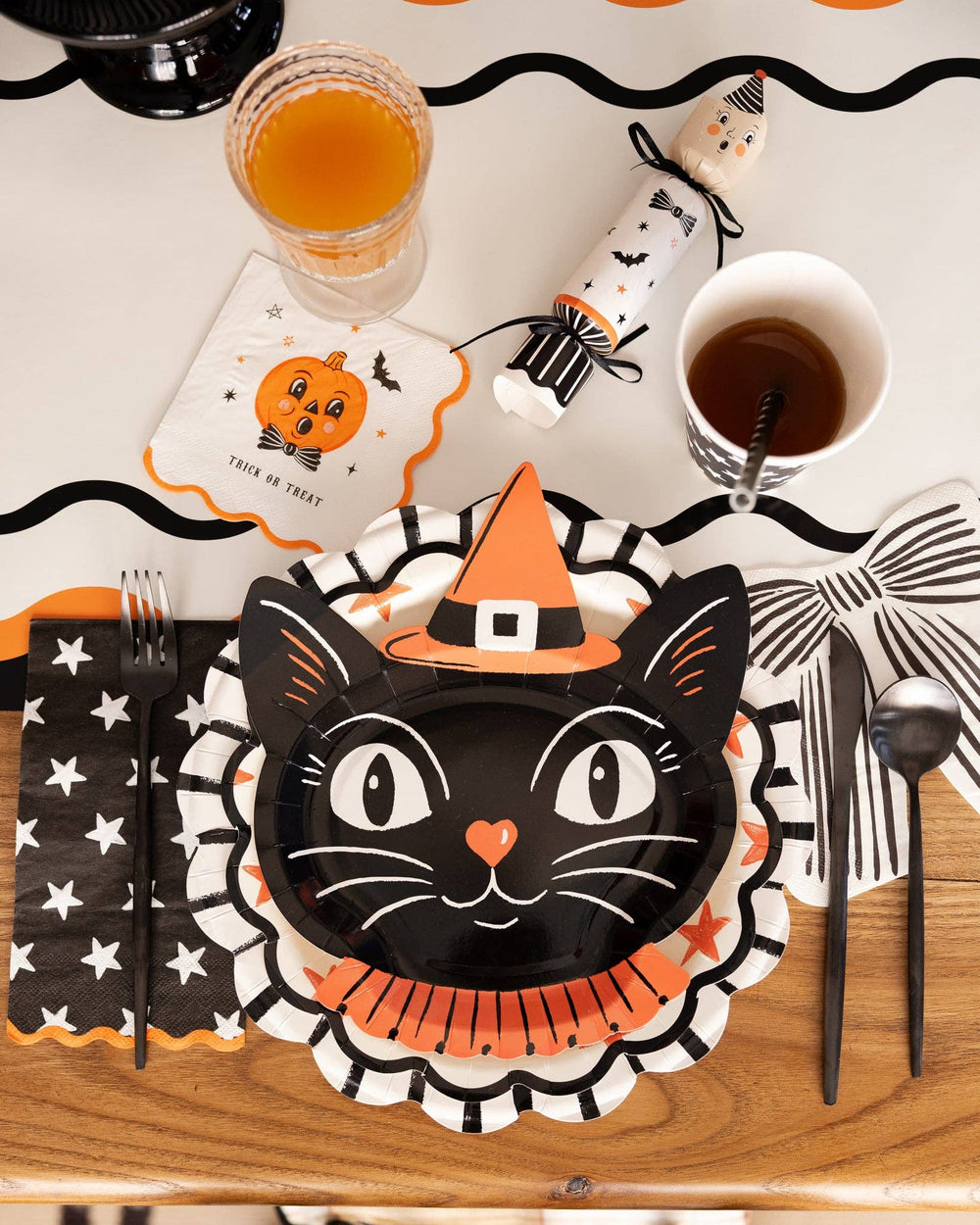 VHP1342 - Vintage Witchy Cat Plate My Mind’s Eye