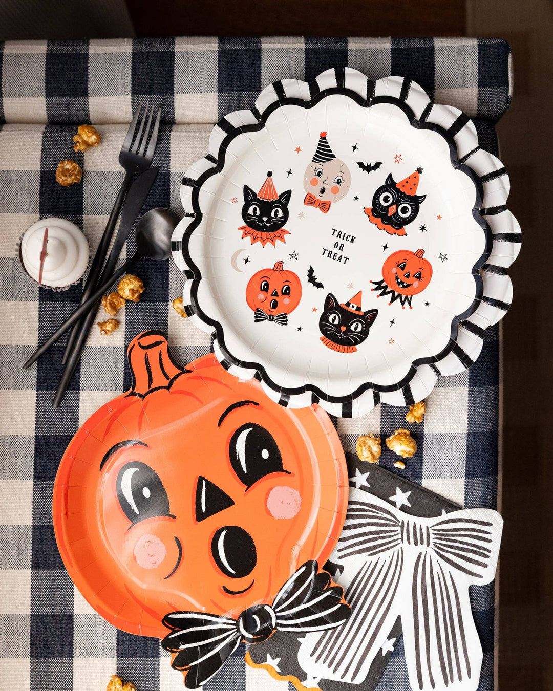 VHP1340 - Vintage Halloween Characters Plate My Mind’s Eye