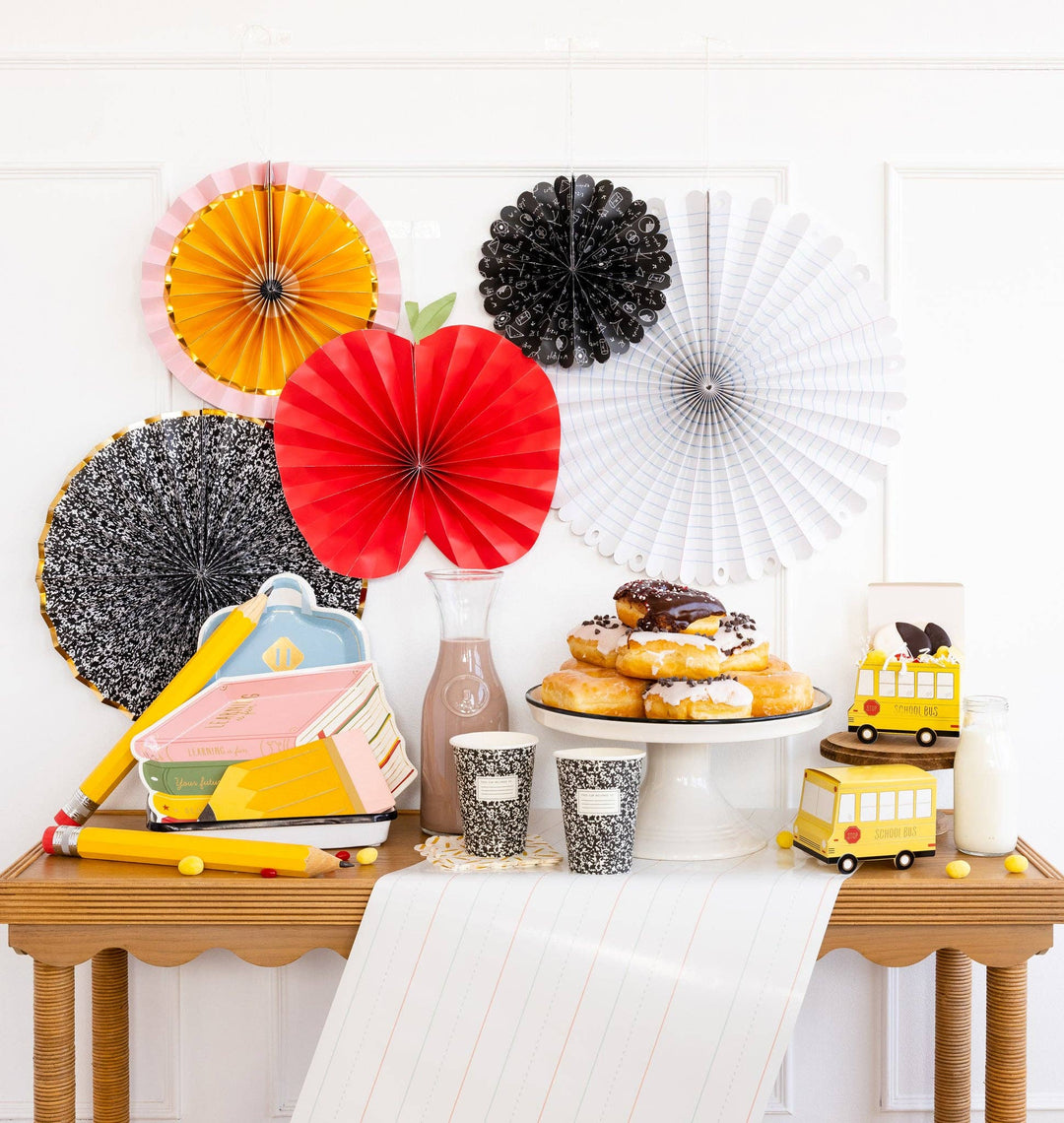 BTS1045 - Stack of Books Paper Plate My Mind’s Eye